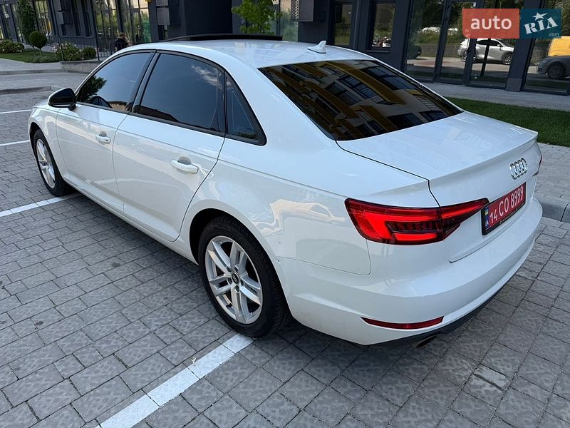 Седан Audi A4 2016 в Львове