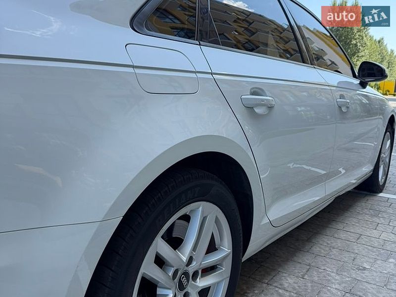 Седан Audi A4 2016 в Львове
