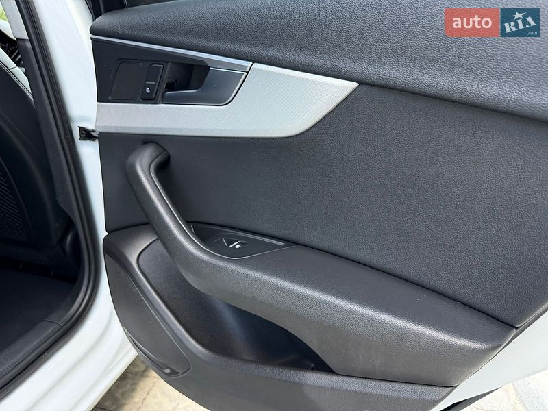 Седан Audi A4 2016 в Львове