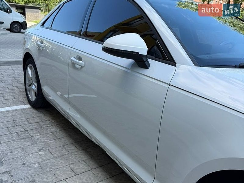 Седан Audi A4 2016 в Львове