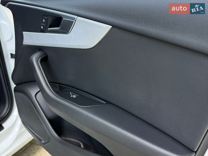 Седан Audi A4 2016 в Львове