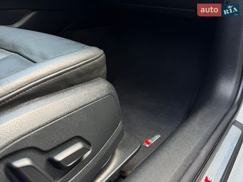 Седан Audi A4 2016 в Львове