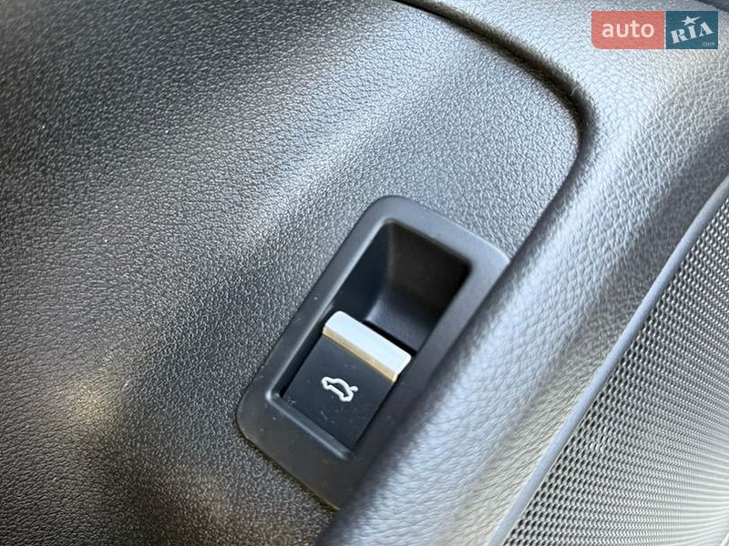Седан Audi A4 2016 в Львове