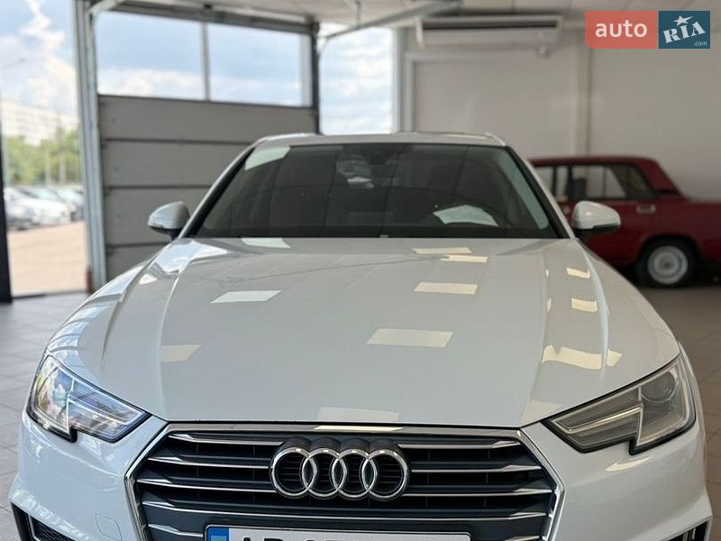 Седан Audi A4 2018 в Запоріжжі