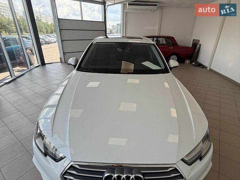 Седан Audi A4 2018 в Запоріжжі