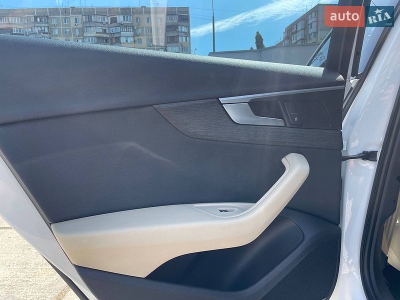 Седан Audi A4 2016 в Одесі