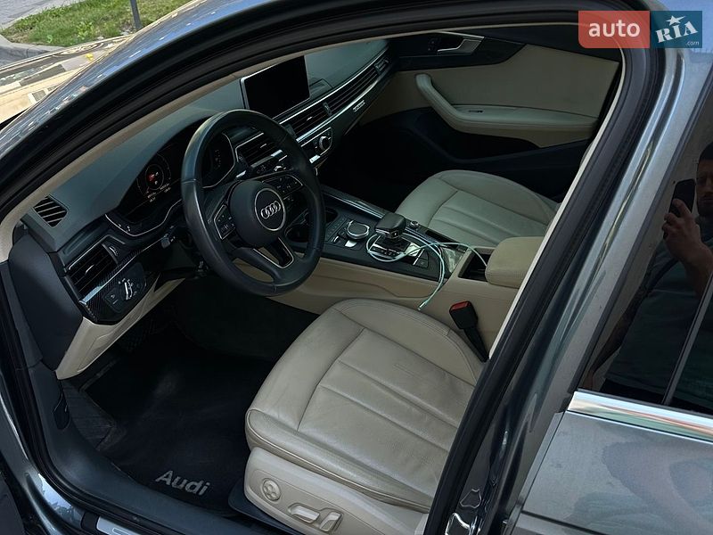 Седан Audi A4 2019 в Львові