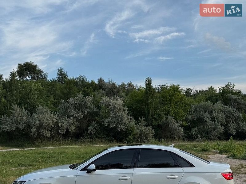 Седан Audi A4 2016 в Днепре