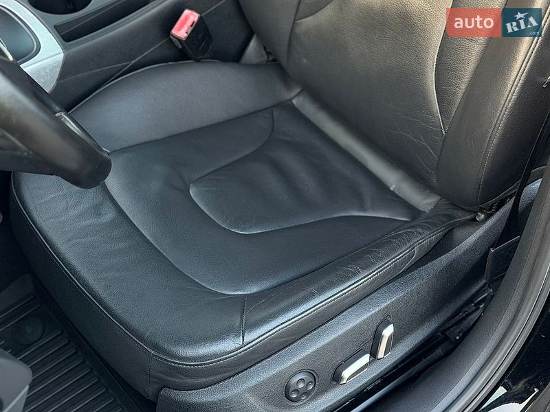 Седан Audi A4 2012 в Зборові