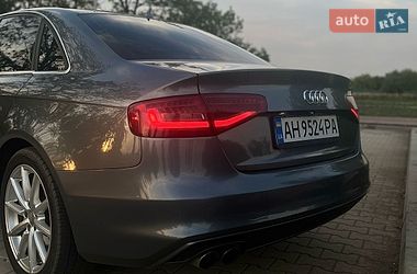 Седан Audi A4 2014 в Дніпрі