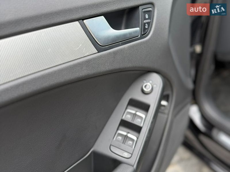 Седан Audi A4 2015 в Львові