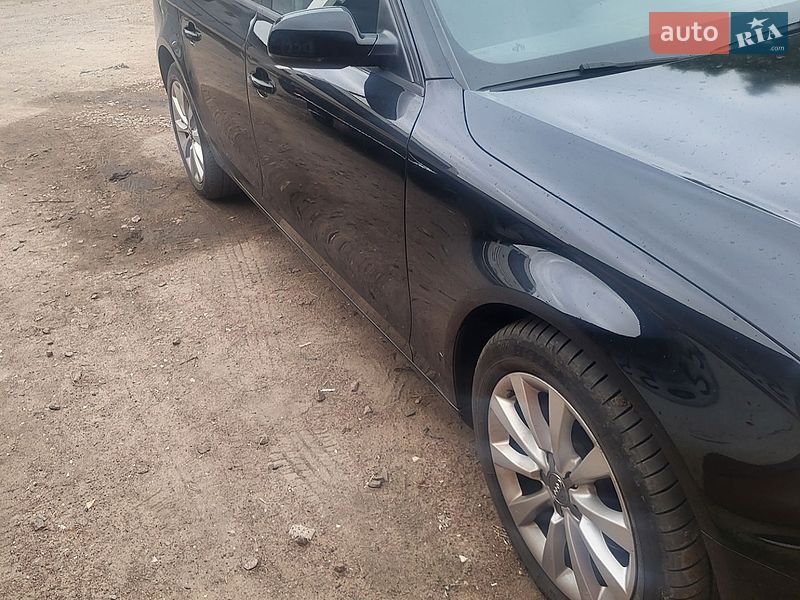 Седан Audi A4 2013 в Коростене