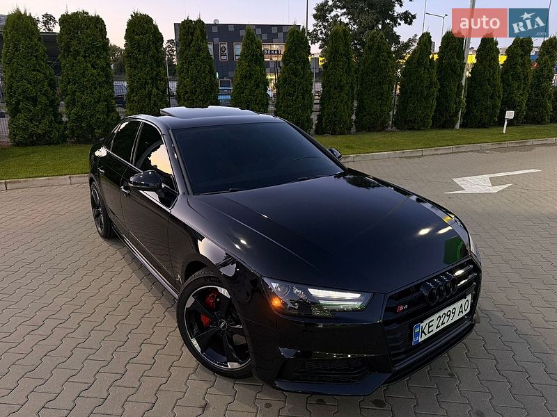 Седан Audi A4 2017 в Києві