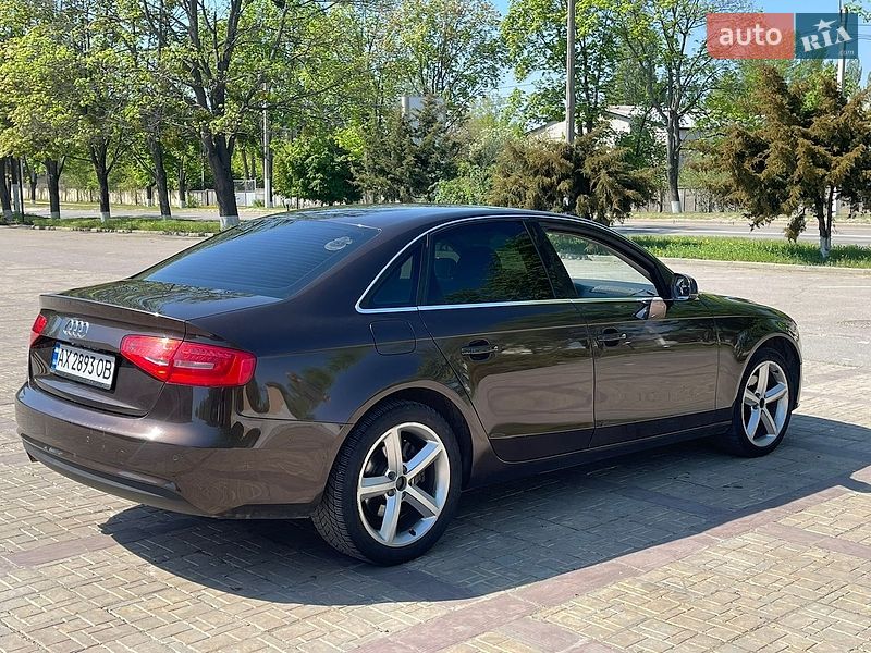 Седан Audi A4 2012 в Харькове