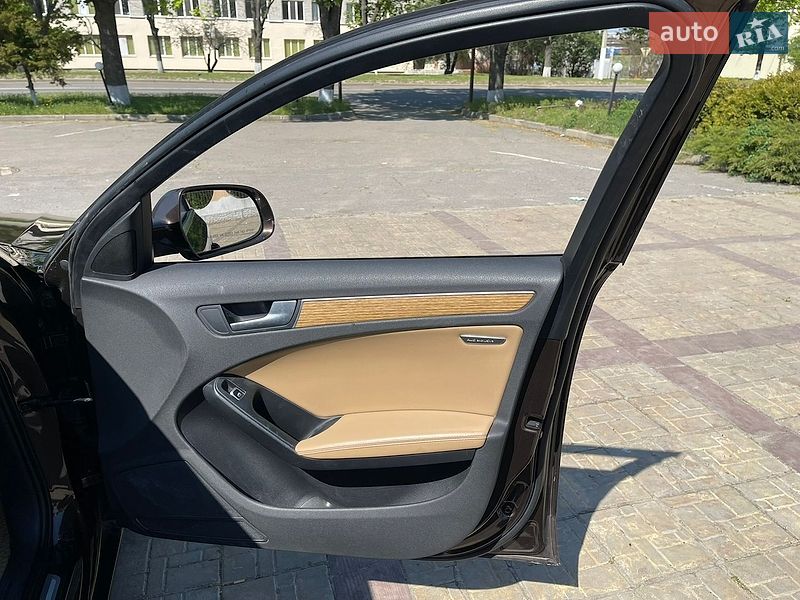 Седан Audi A4 2012 в Харькове
