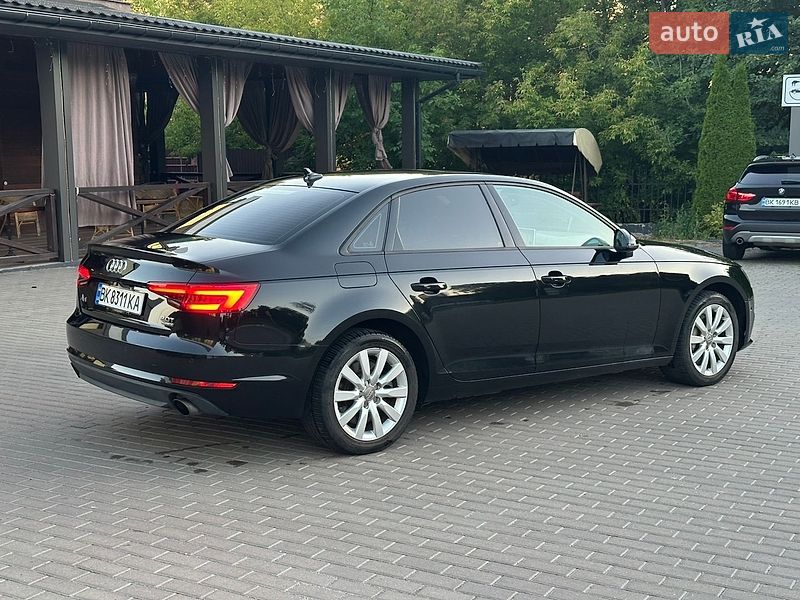 Седан Audi A4 2016 в Ровно