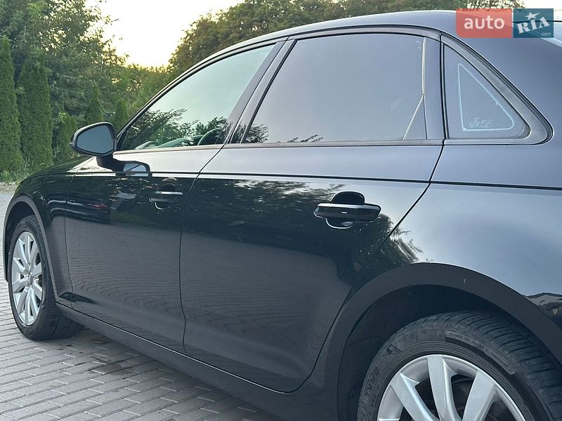 Седан Audi A4 2016 в Ровно