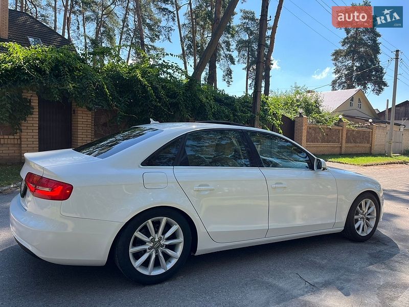 Седан Audi A4 2012 в Чернигове