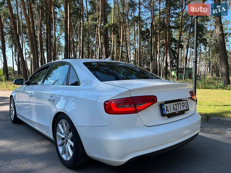 Седан Audi A4 2012 в Чернигове