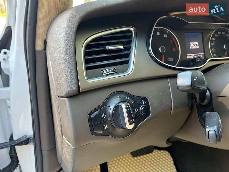 Седан Audi A4 2012 в Чернигове