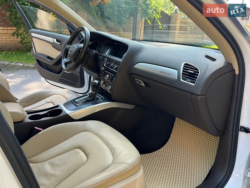 Седан Audi A4 2012 в Чернигове