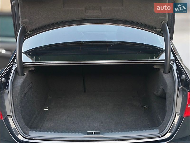 Седан Audi A4 2014 в Хмельницькому