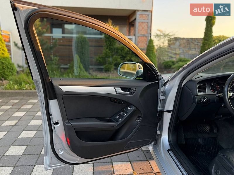 Седан Audi A4 2015 в Стрию