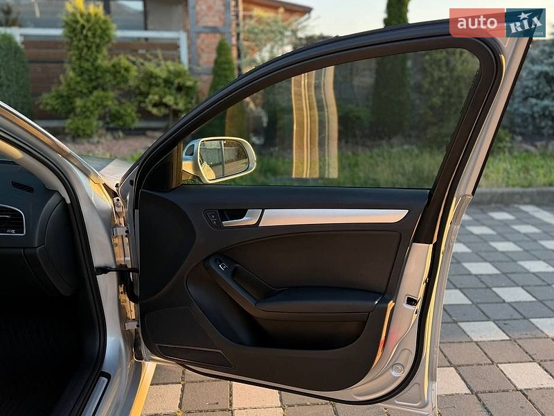 Седан Audi A4 2015 в Стрию