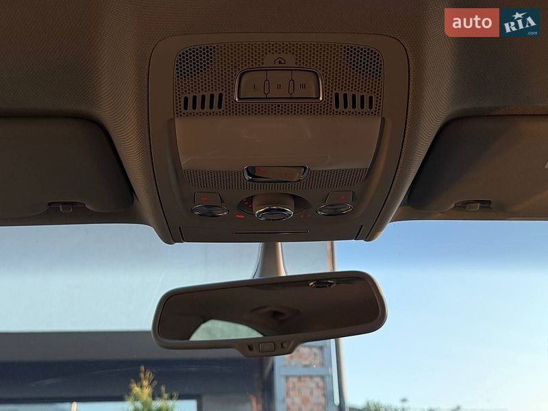 Седан Audi A4 2015 в Стрию