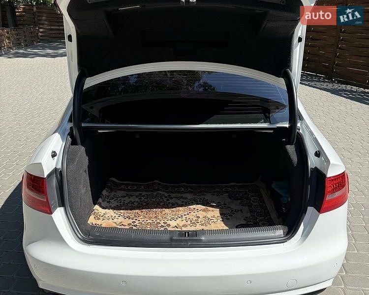 Седан Audi A4 2012 в Гайсину