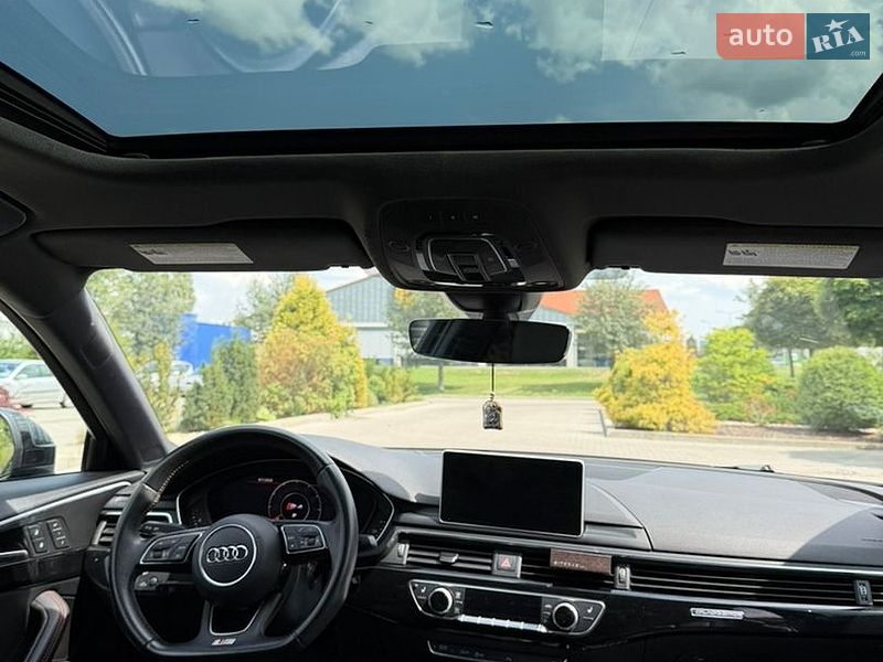 Седан Audi A4 2018 в Виноградові
