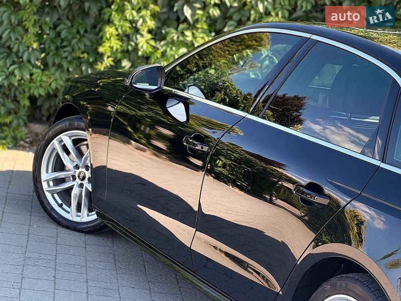 Седан Audi A4 2022 в Стрые