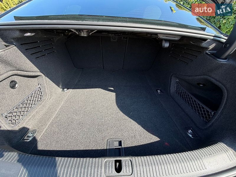 Седан Audi A4 2022 в Стрые