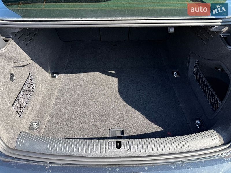 Седан Audi A4 2022 в Стрые