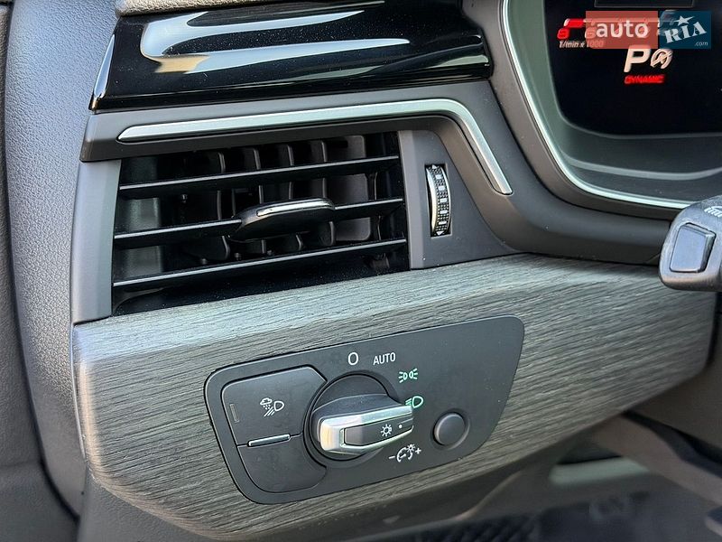 Седан Audi A4 2022 в Стрые