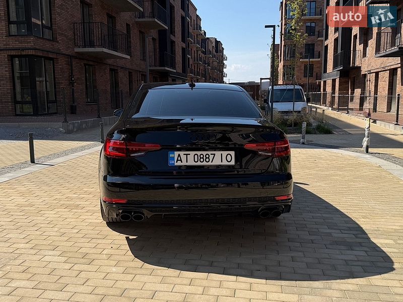 Седан Audi A4 2016 в Ивано-Франковске