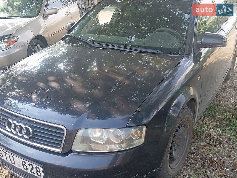 Седан Audi A4 2002 в Южному