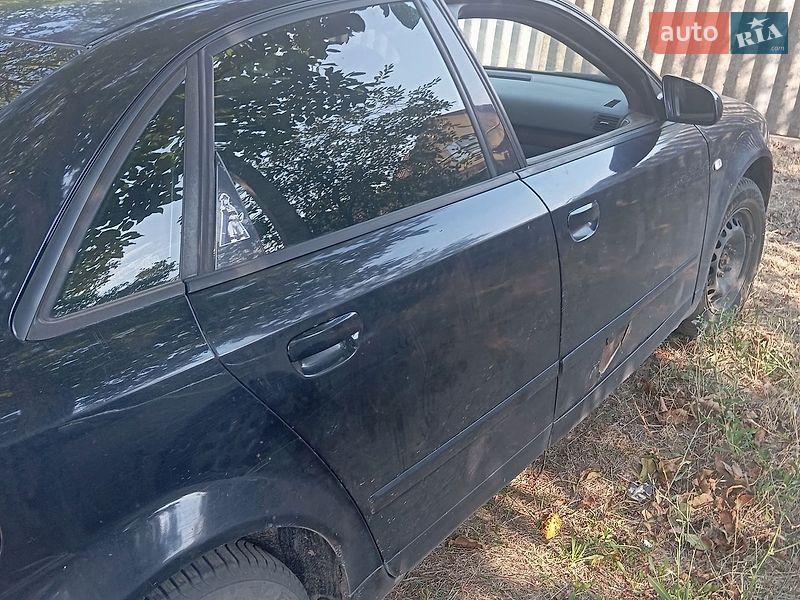 Седан Audi A4 2002 в Южному