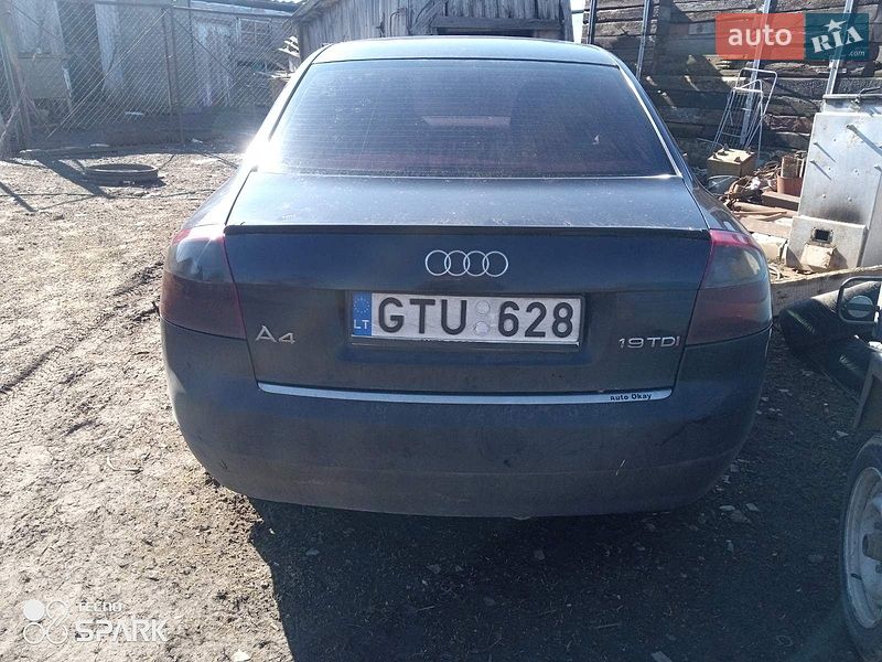 Седан Audi A4 2002 в Южному