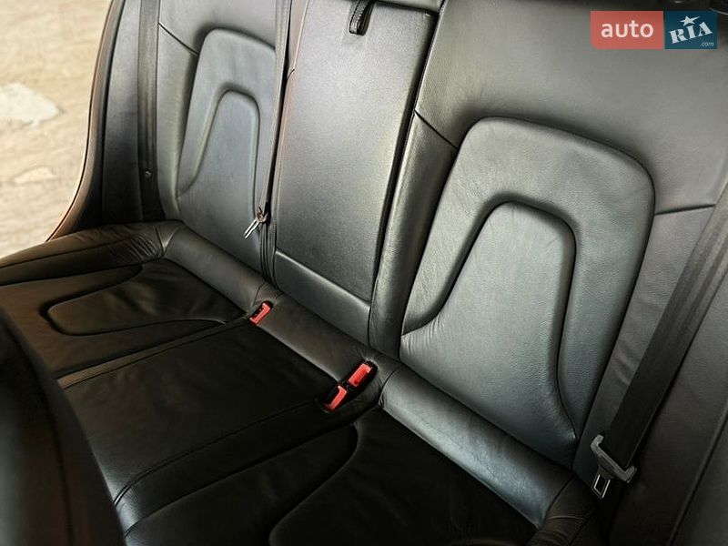 Седан Audi A4 2010 в Львові