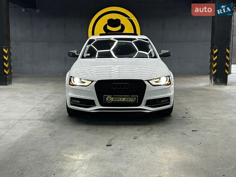 Седан Audi A4 2014 в Чернівцях