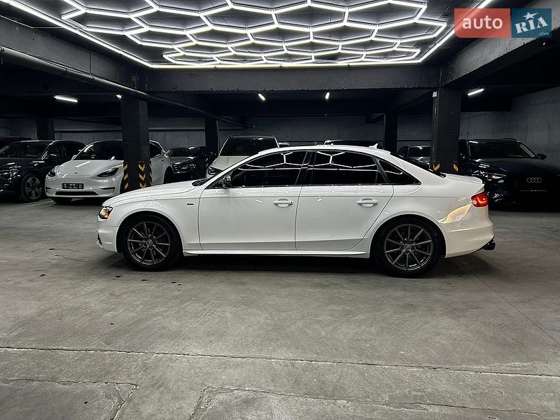 Седан Audi A4 2014 в Чернівцях