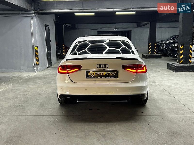 Седан Audi A4 2014 в Чернівцях
