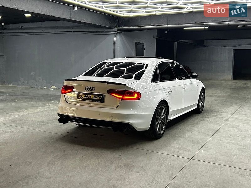 Седан Audi A4 2014 в Чернівцях