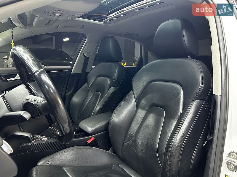 Седан Audi A4 2014 в Чернівцях