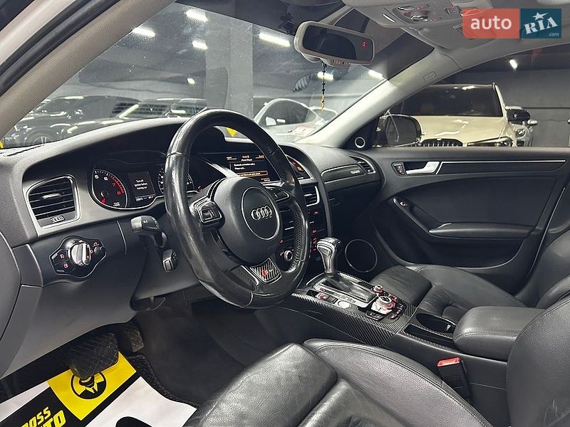 Седан Audi A4 2014 в Чернівцях