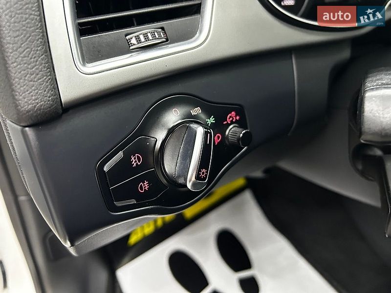 Седан Audi A4 2014 в Чернівцях
