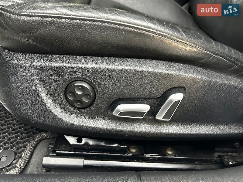 Седан Audi A4 2014 в Чернівцях