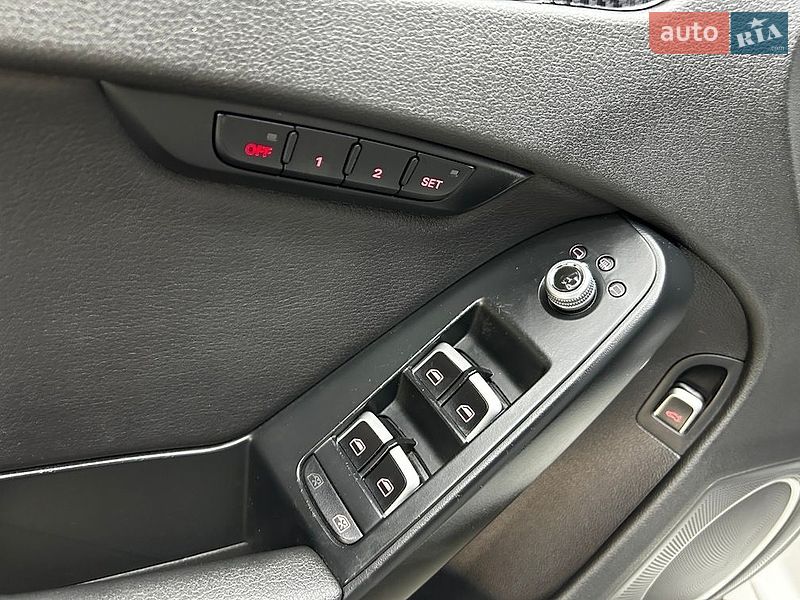 Седан Audi A4 2014 в Чернівцях