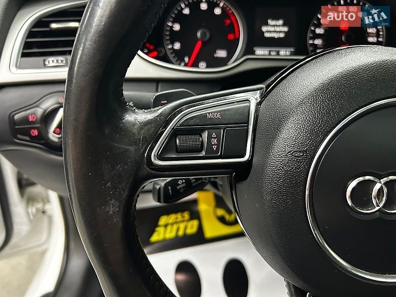 Седан Audi A4 2014 в Чернівцях